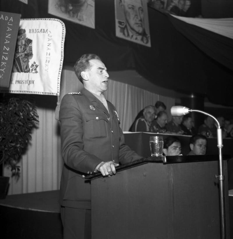 Slánský během proslovu ve Slovanském domě v roce 1946.