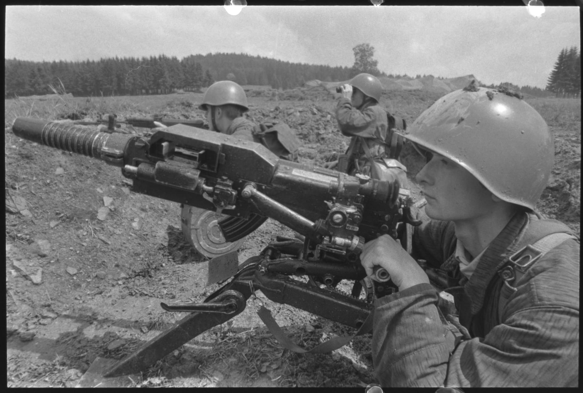 Dělostrřelcká příprava vojáků Československé lidové armády
