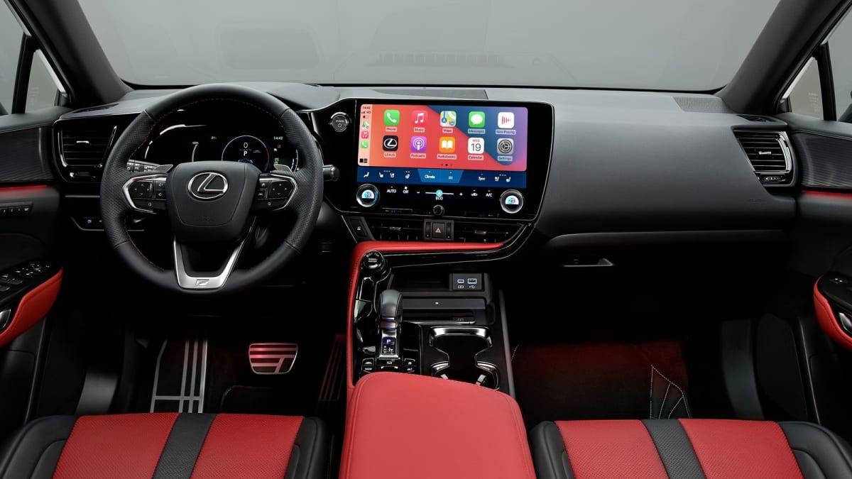 Lexus NX láká na nový interiér a moderně pojatý infotainment.
