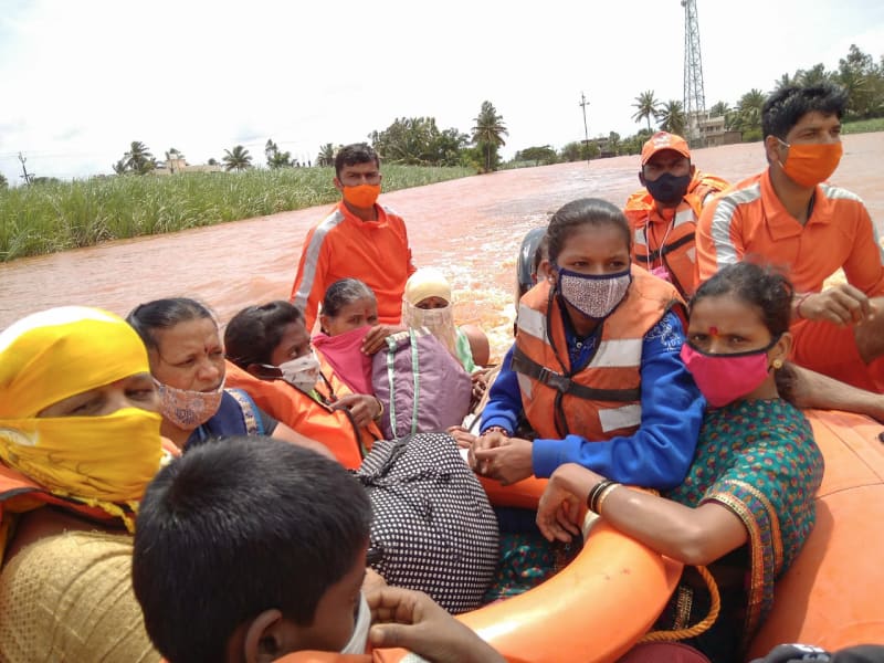 Dalších 11 lidí zahynulo v Indii v důsledku záplav a sesuvů půdy.