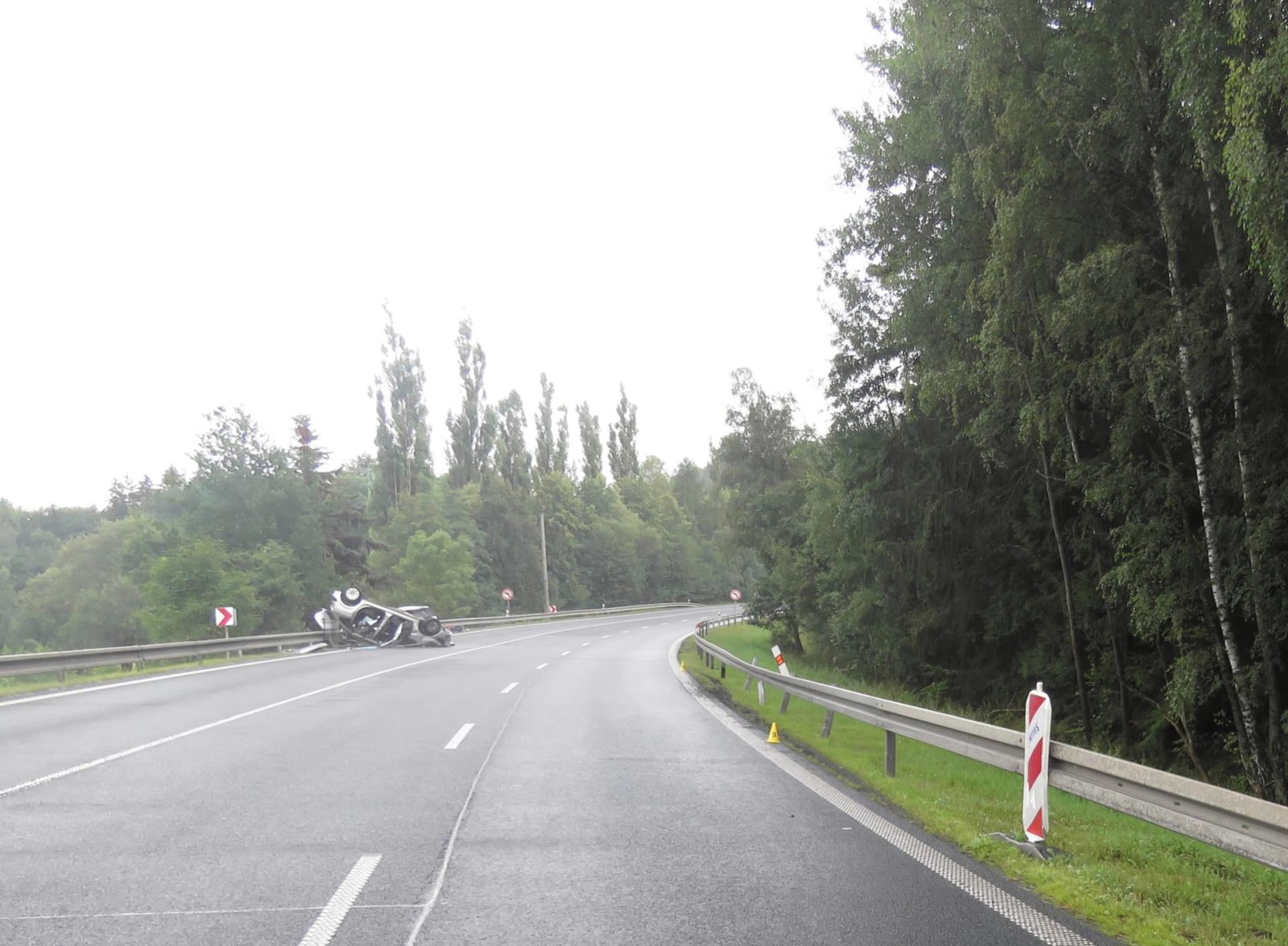 Dopravní nehodu na Karlovarsku podle policistů mohl způsobit třiačtyřicetiletý řidič. 