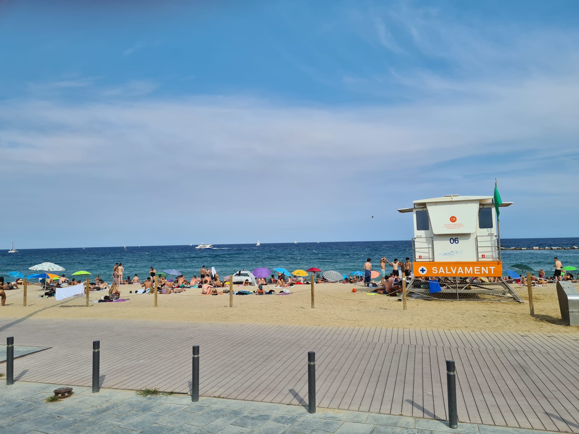 Španělé kvůli covidu hlídají i počet turistů na pláži.