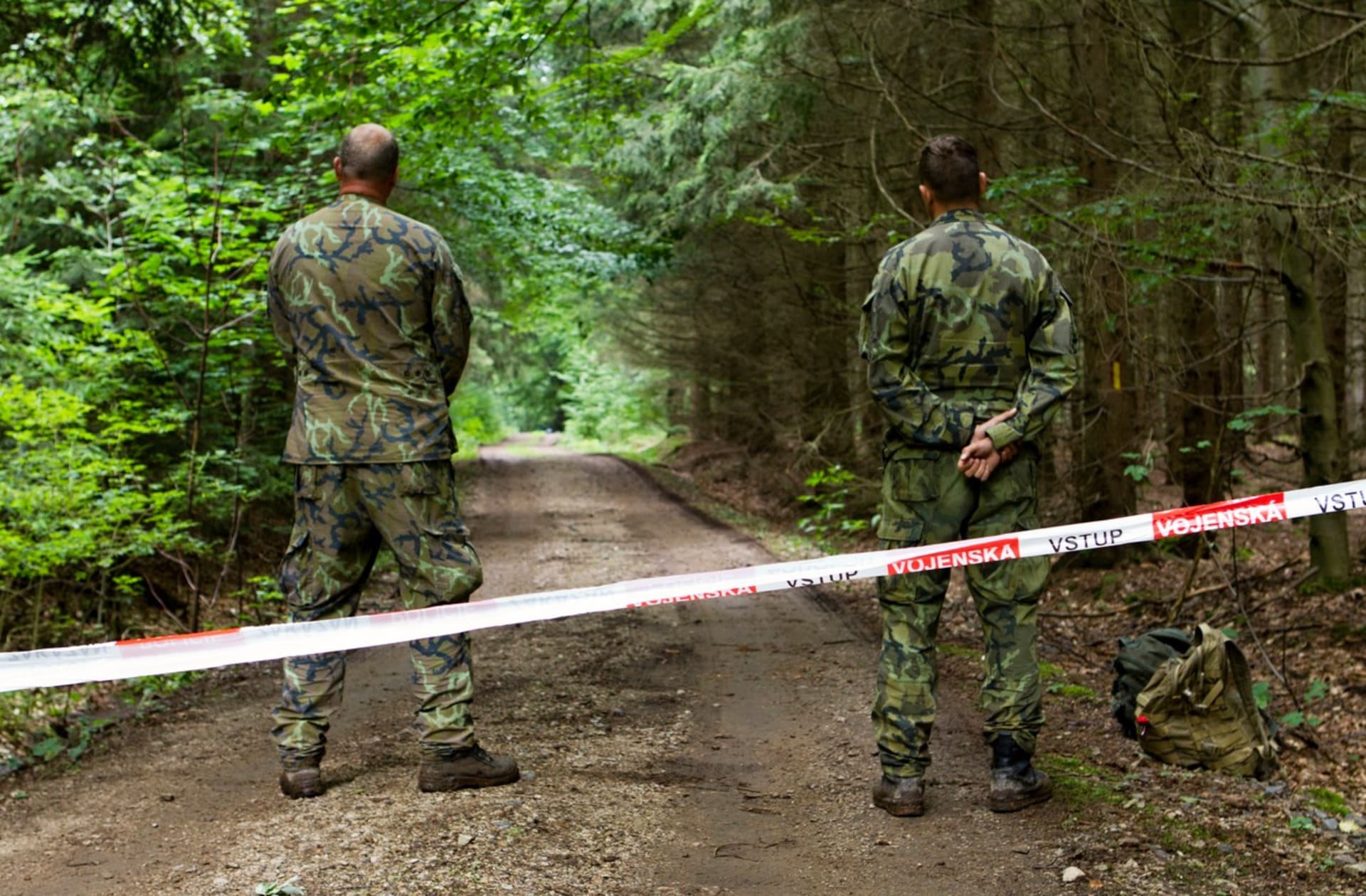 Za loňský výbuch munice v Brdech obvinila Vojenská policie z obecného ohrožení z nedbalosti armádního pyrotechnika. 