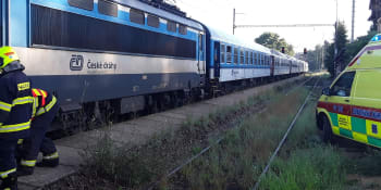 Vlak na Táborsku srazil chodce, je vážně zraněný. Provoz trati musel být pozastaven