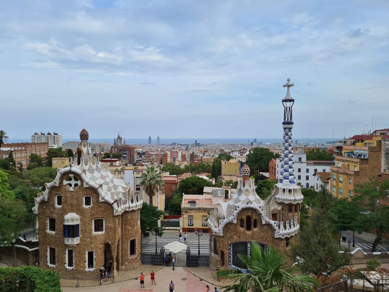 Park Güell je vytvořený podle návrhu katalánského architekta Antonia Gaudího. 