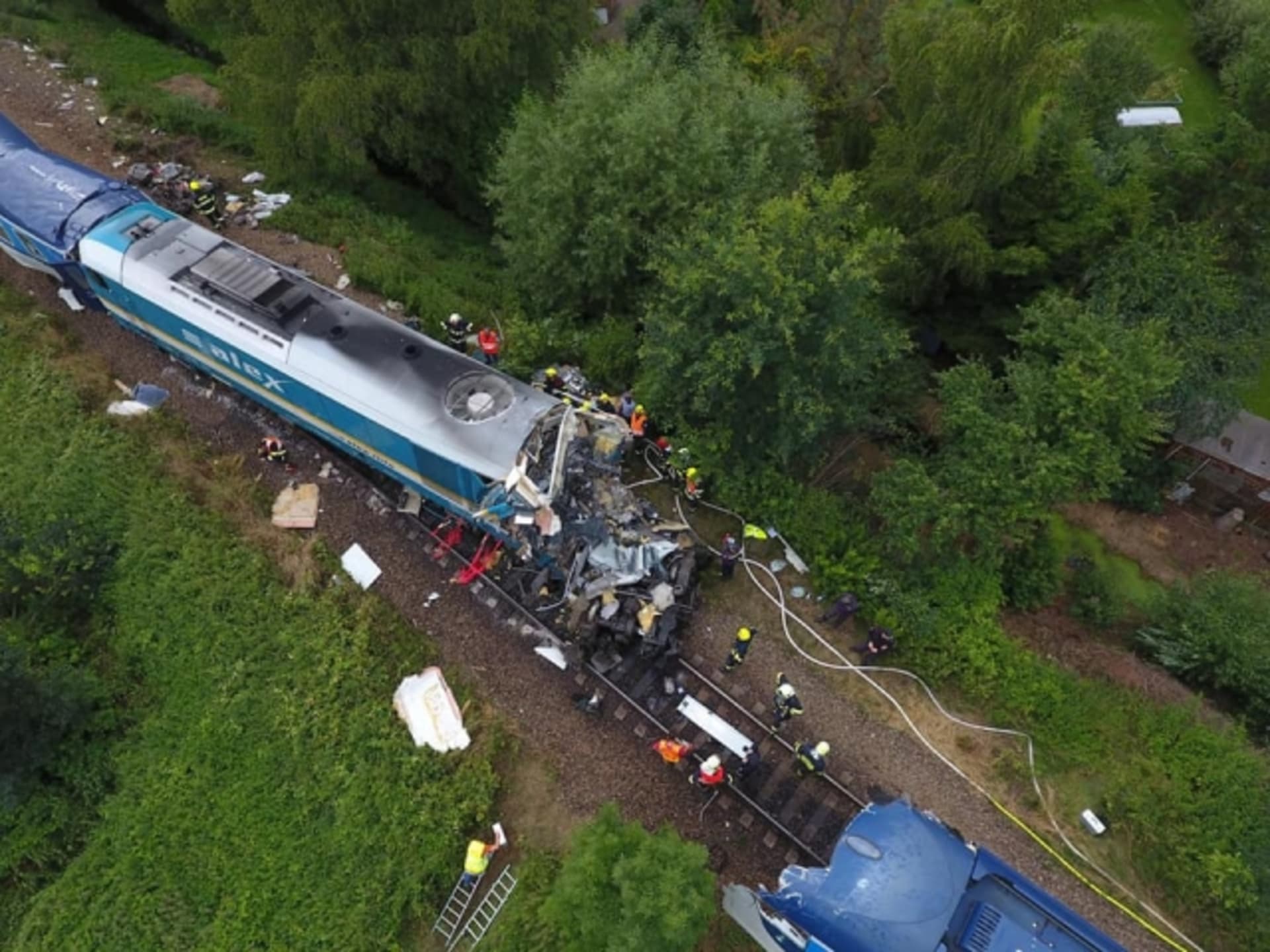 Srážka vlaků na Domažlicku má tři oběti, zemřeli oba strojvedoucí.