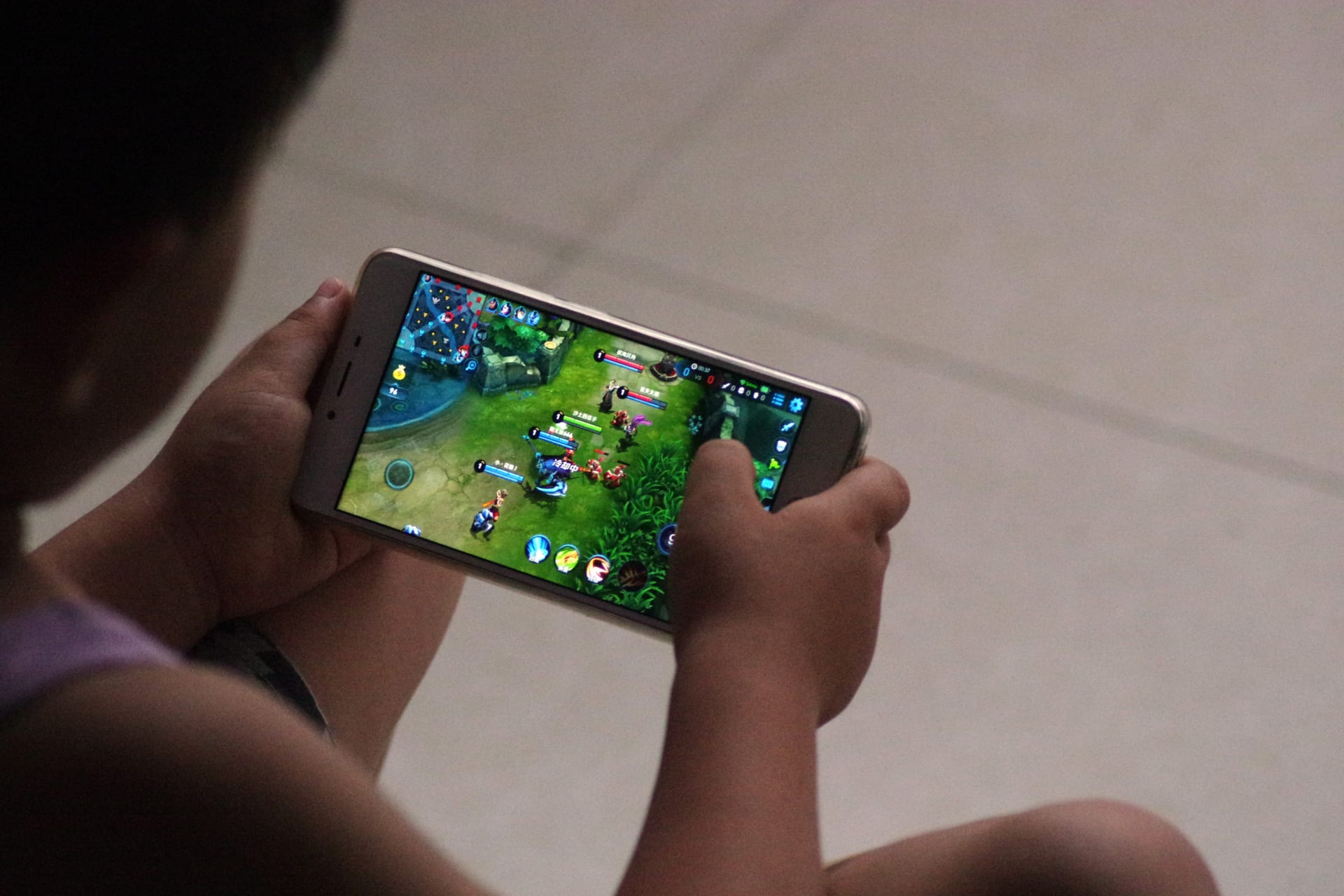 Čínskou mobilní hru Honor of Kings hraje celosvětově přes 100 milionů lidí, z toho desítky milionů jen v Číně. 