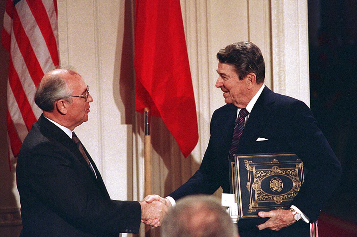 Gorbačov v roce 1987 s Ronaldem Reaganem
