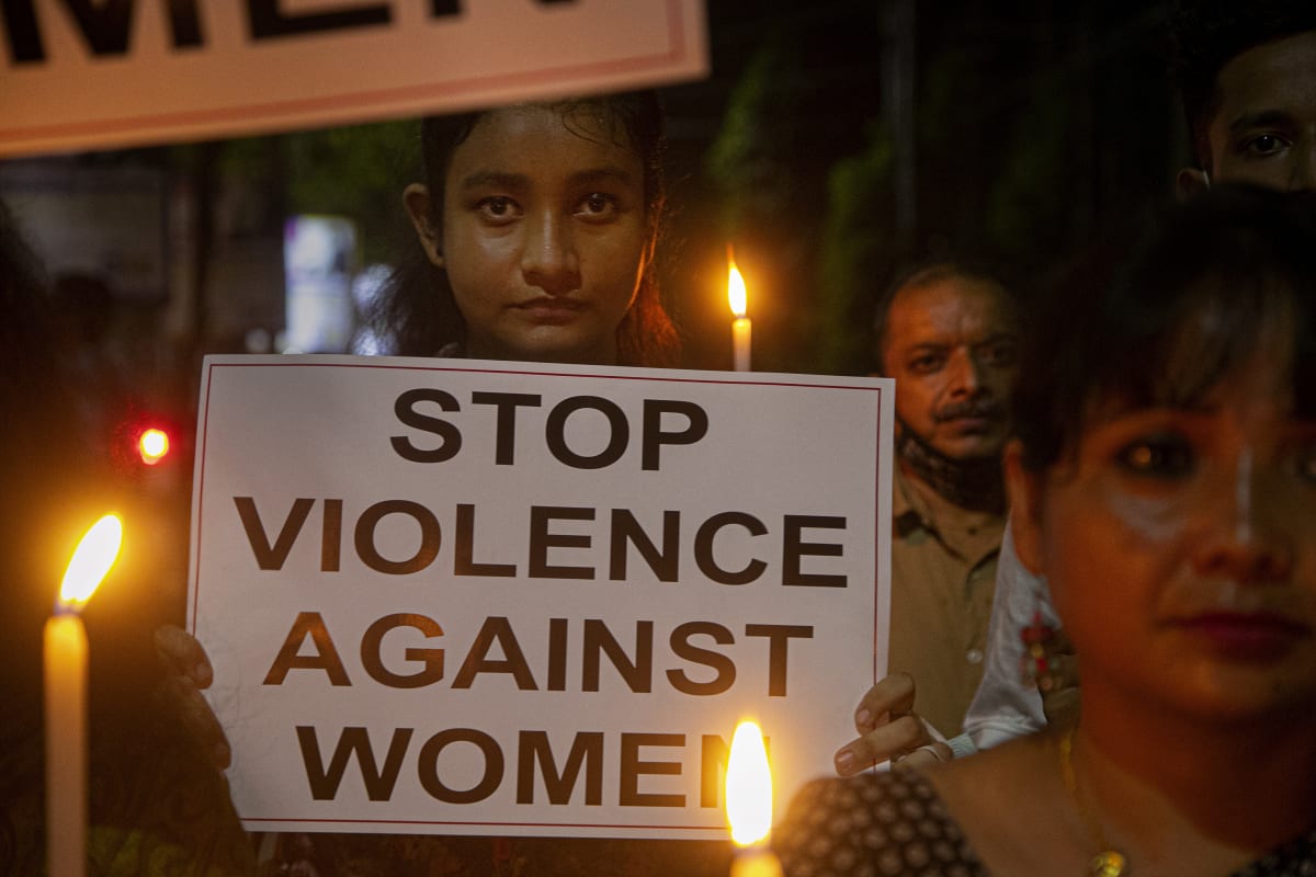 Proti násilí na ženách v Indii lidé demonstrovali již minulý rok na podzim.