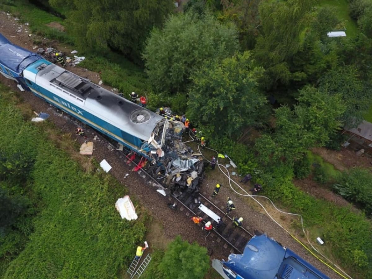 Léto s sebou přineslo i další tragédii, a to srpnové vlakové neštěstí na Domažlicku. Po střetu dvou vlaků u obce Milavče zemřeli tři lidé: oba strojvedoucí a jedna cestující z osobního vlaku.