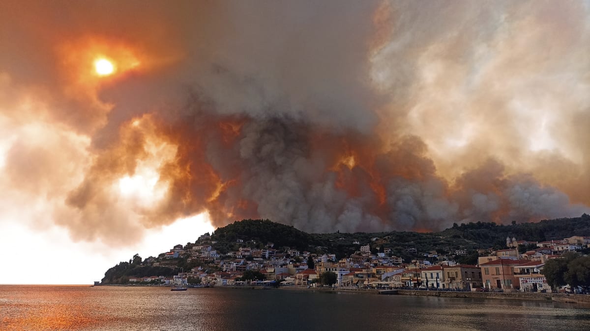 Řecko zachvátily požáry.