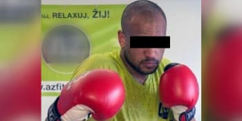 Zfetovaného boxera policie obvinila z vraždy. Obětí má být syn známé moderátorky