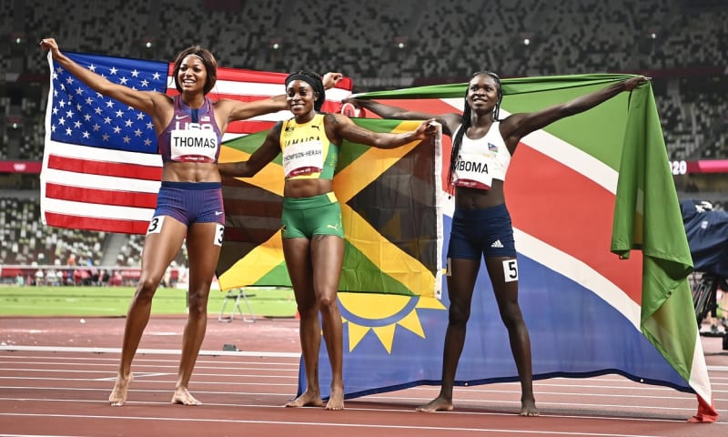 Americká sprinterka doběhla za Elaine Thompsonovou-Herahovou z Jamajky a stříbrnou Christine Mbomaovou.