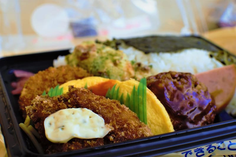 Japonské obědové bento krabičky jsou pro novináře i turisty často spolehlivou záchranou.