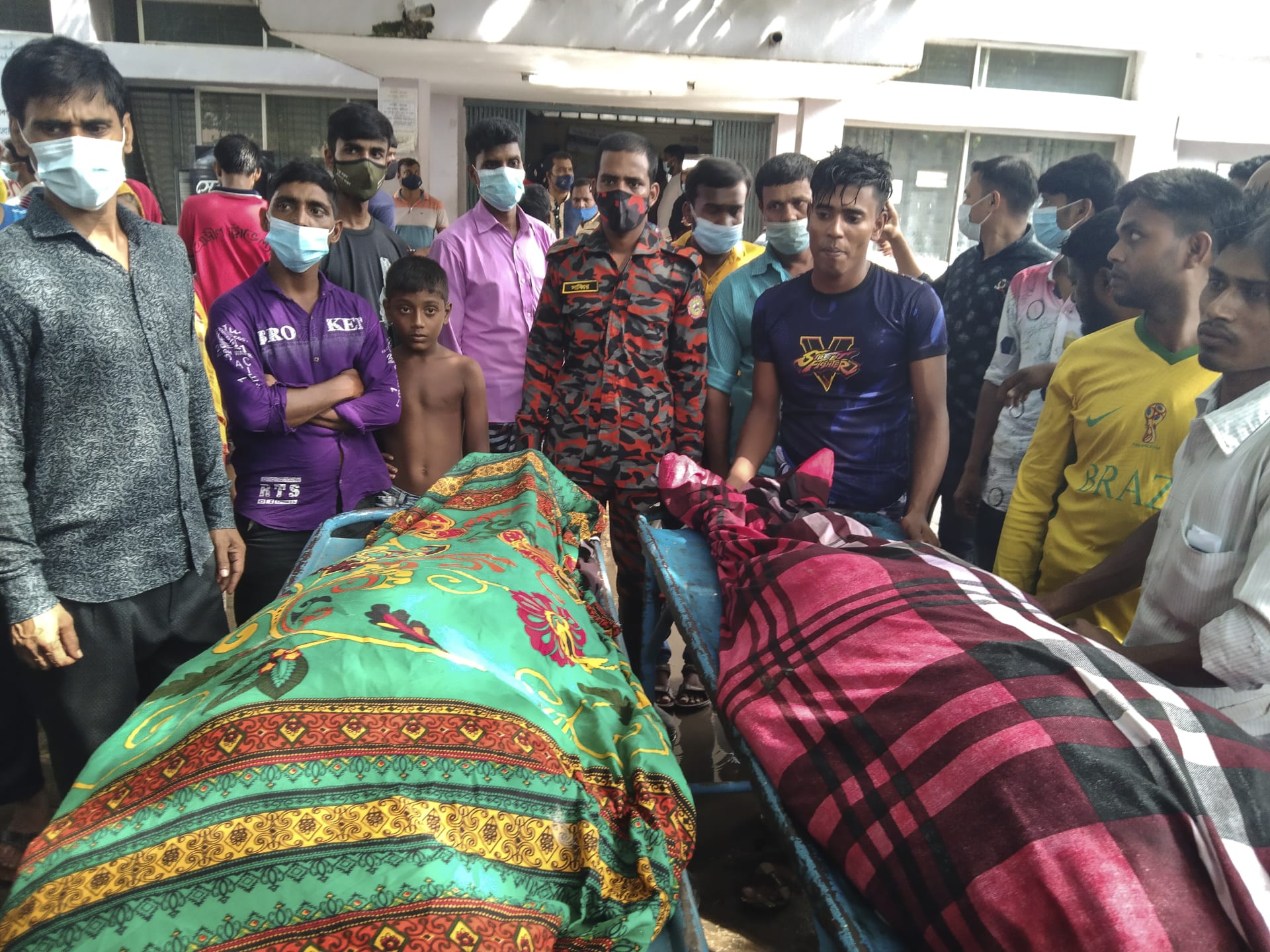 Blesky zabily 17 lidi během svatebního průvodu v Bangladéši.