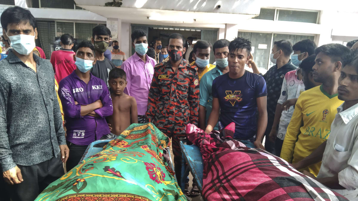 Blesky zabily 17 lidi během svatebního průvodu v Bangladéši.