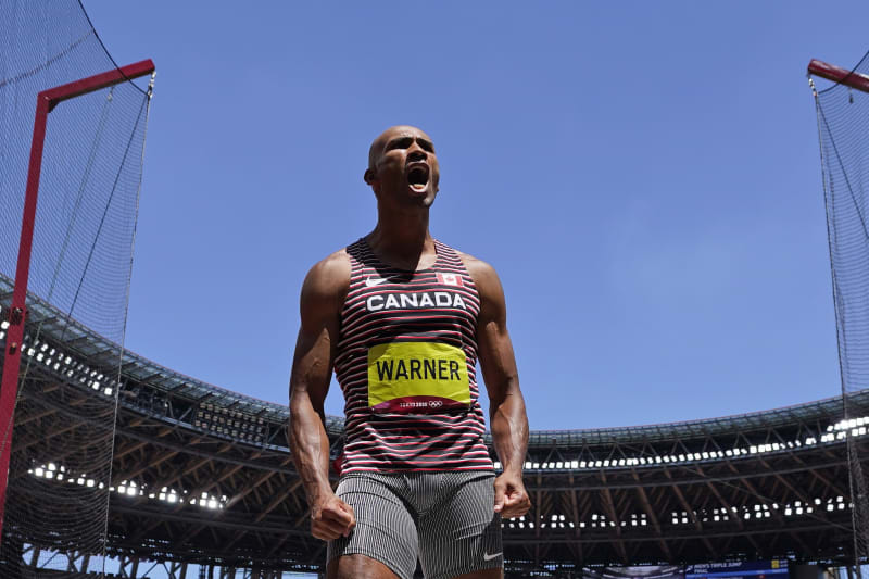 Kanadský desetibojař Damian Warner během desetiboje na olympiádě v Tokiu