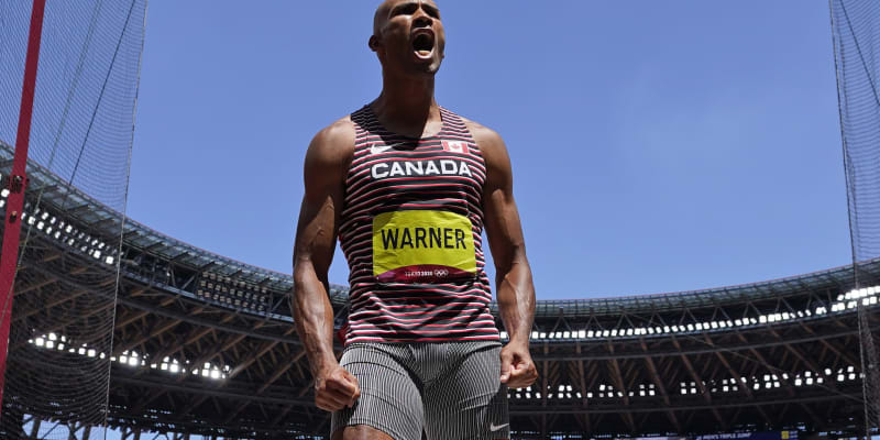Kanadský desetibojař Damian Warner během desetiboje na olympiádě v Tokiu