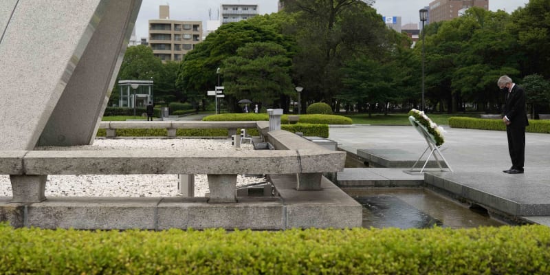 Pietní park v Hirošimě v červenci navštívil i prezident Mezinárodního olympijského výboru Thomas Bach.