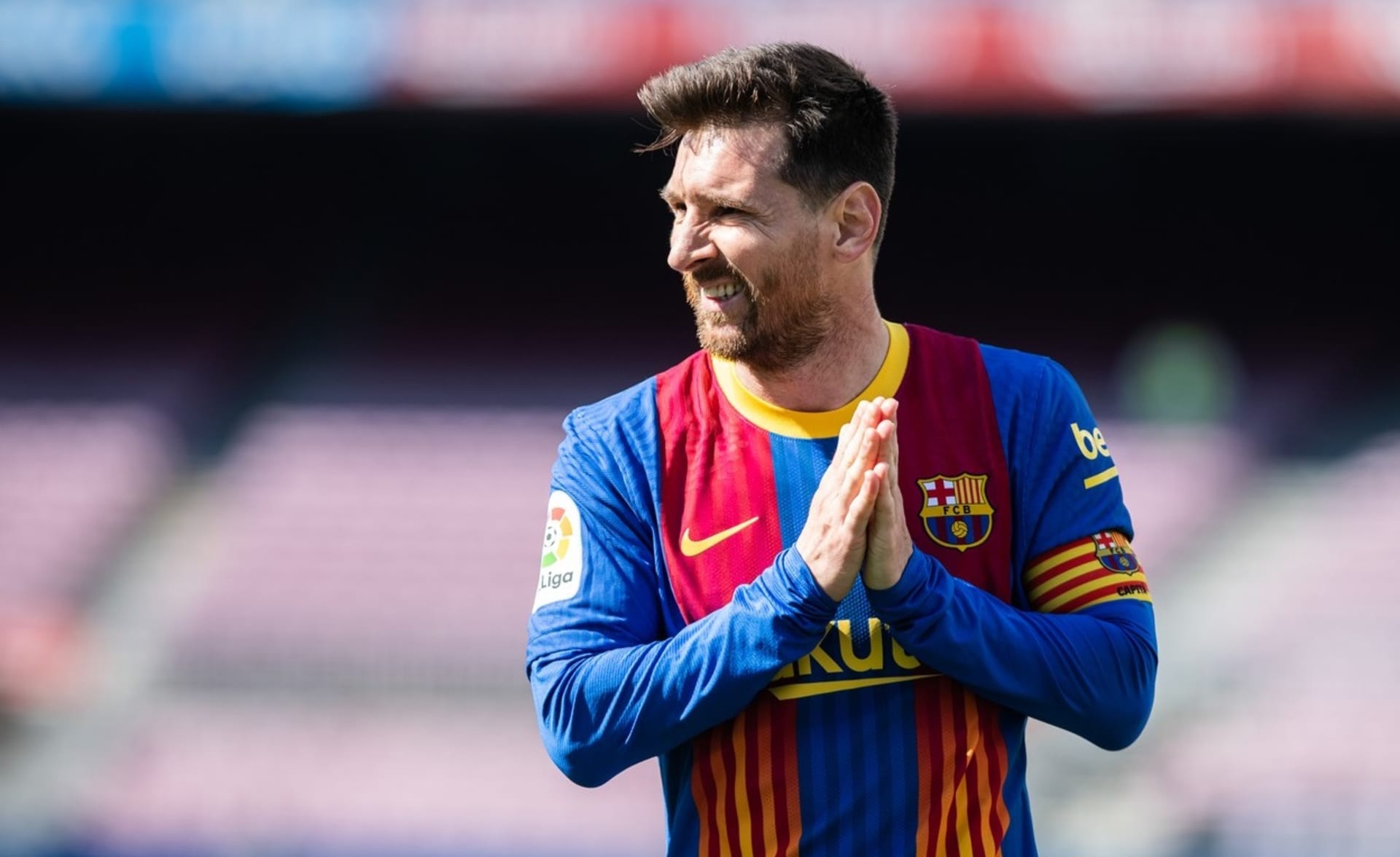 Lionel Messi opouští po 21 letech Barcelonu. Zdá se, že jeho následující kroky budou směřovat do Paříže.