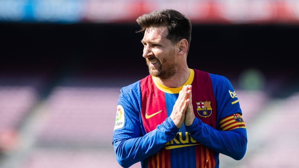 Lionel Messi opouští po 21 letech Barcelonu. Jeho následující kroky budou směřovat do Paříže.