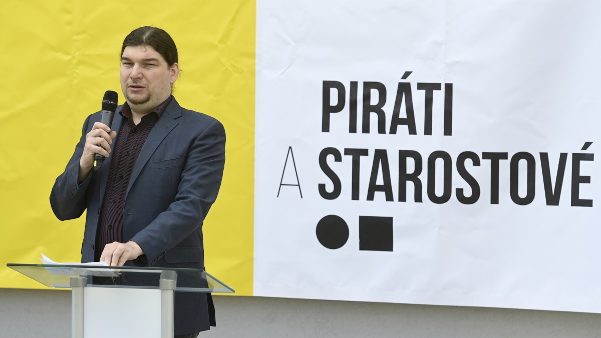 Pirátský poslanec Ondřej Profant končí.
