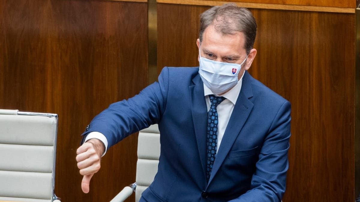 Slovenský ministr financí a expremiér Igor Matovič se pustil do zaměstnankyně ministerstva zdravotnictví, která označila odmítače očkování za tupé.