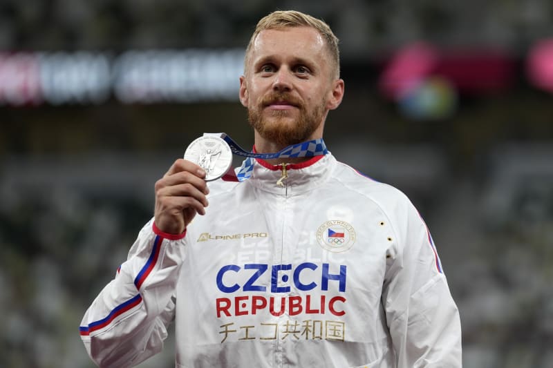 Oštěpař Jakub Vadlejch se stříbrnou medailí.
