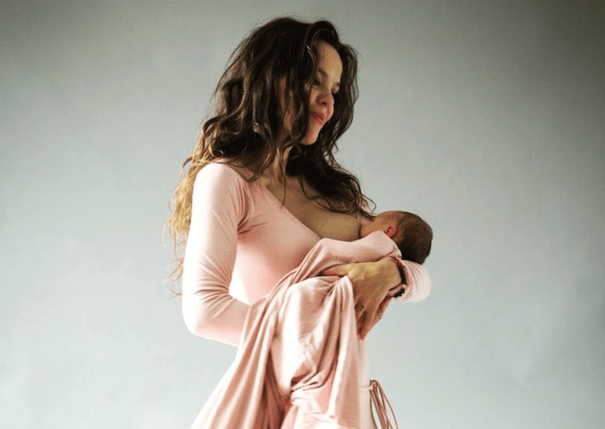 Lilia Khousnoutdinová se snaží zbořit tabu kolem kojení. (Autor: Instagram Lilie Khousnoutdinové)