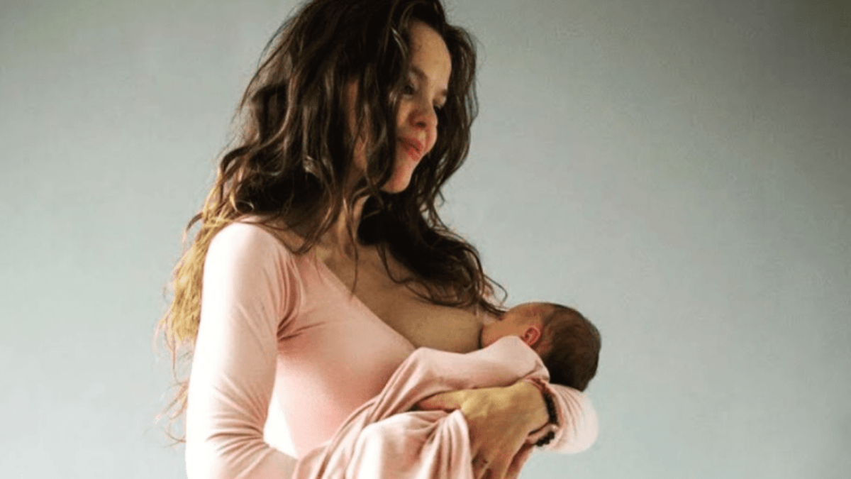Lilia Khousnoutdinová se snaží zbořit tabu kolem kojení. (Autor: Instagram Lilie Khousnoutdinové)