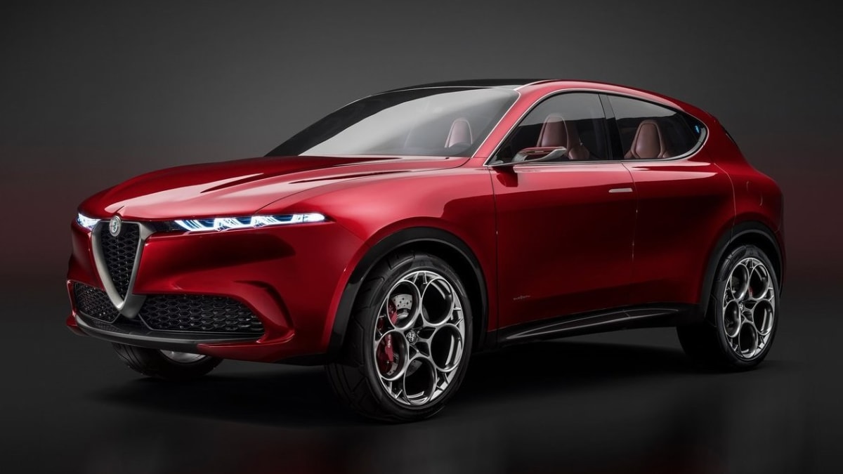 Modla všech petrolheadů Alfa Romeo se co nevidět plně přimkne k elektromobilní budoucnosti.