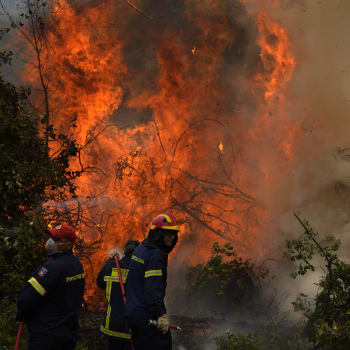 Obrovské lesní požáry sužují Řecko.