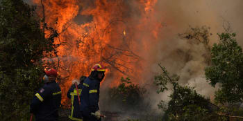 Šéf hasičů: Češi vydrží v Řecku krotit plameny deset dní, pak je bude potřeba vystřídat