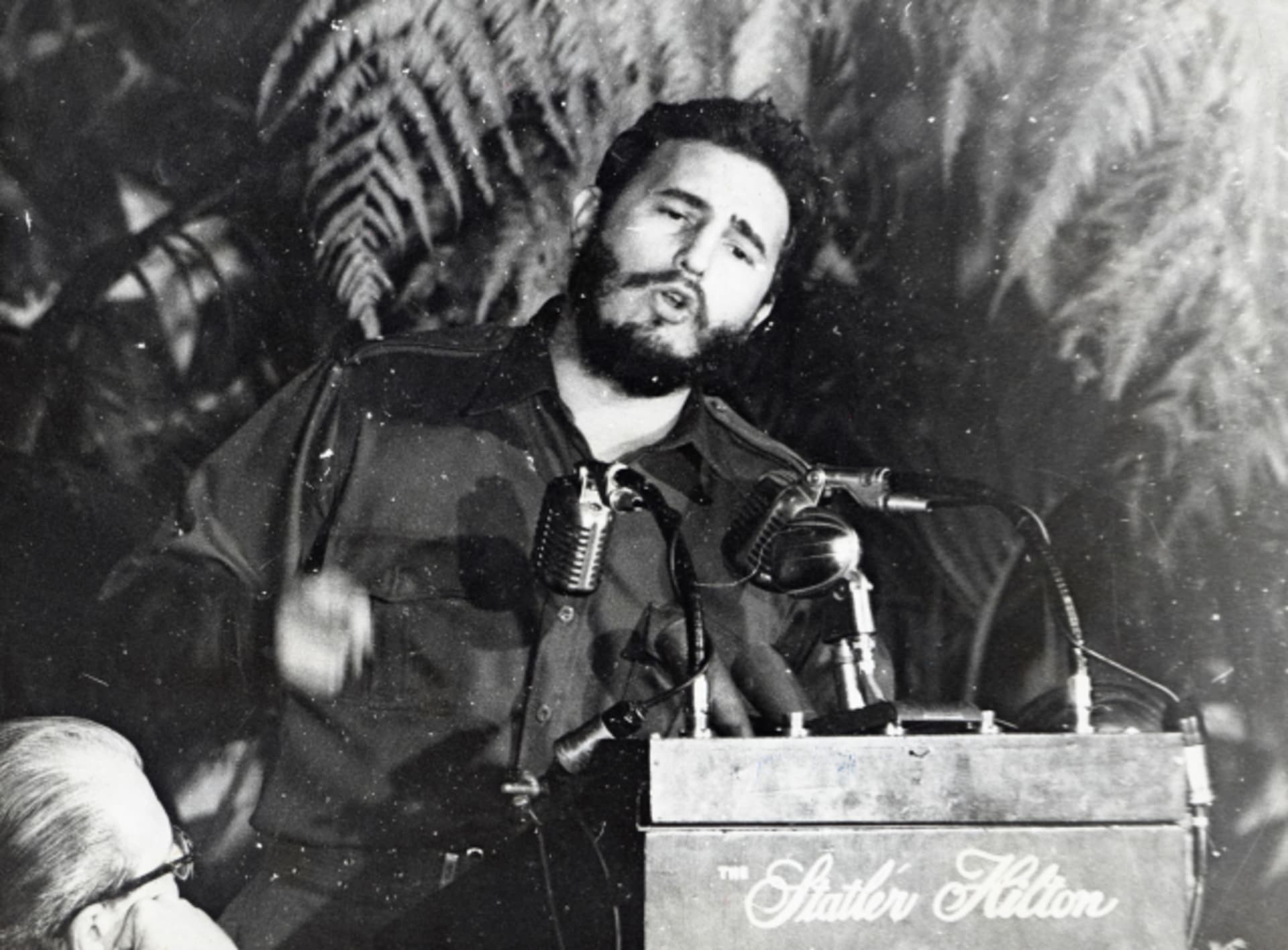 Fidel Castro při jednom ze svých plamenných projevů v roce 1959 v Havaně.