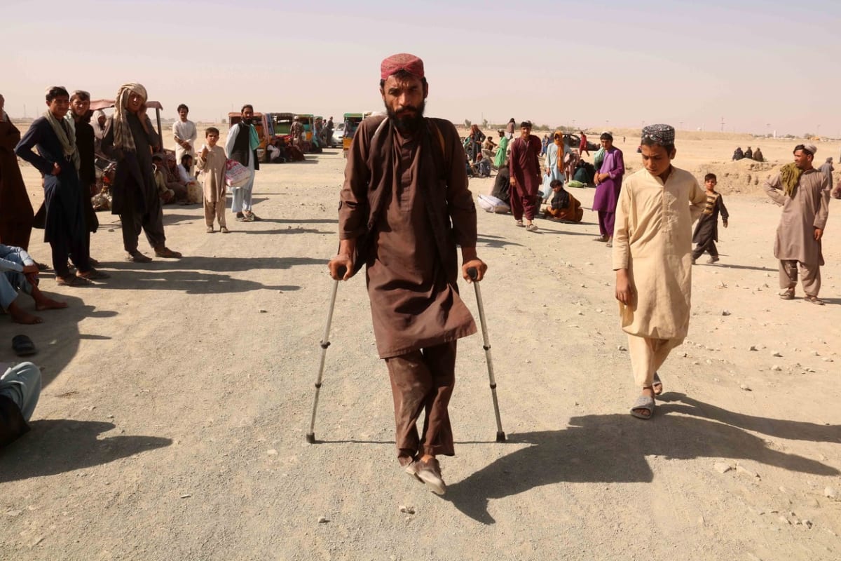 Afghánští občané se snaží Tálibánu vyhnout.