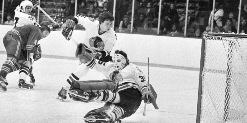 Hokejový brankář Tony Esposito zemřel ve věku 78 let.