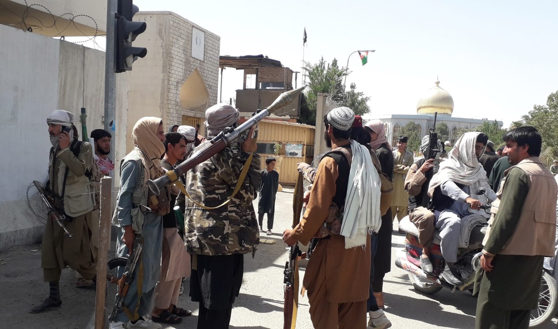 Příslušníci hnutí Tálibán po obsazení města Ghazni