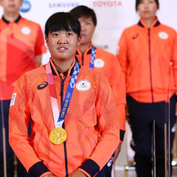 Miu Gotová se svojí původní zlatou medailí. Teď se dočká nové.