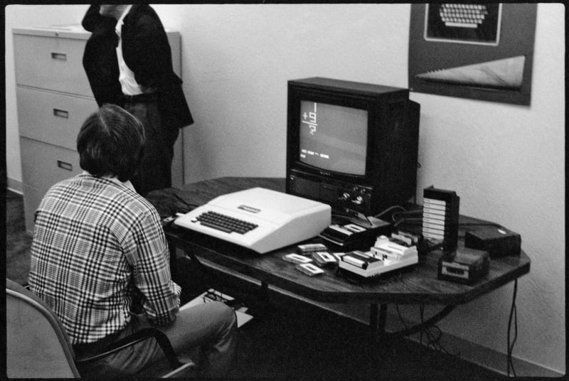 Velký komerční úspěch zaznamenal Apple II, představený veřejnosti v roce 1977.