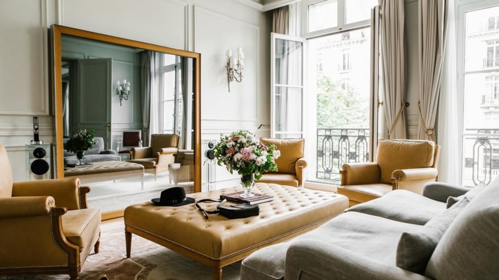 Interiér luxusního hotelu v centru Paříže