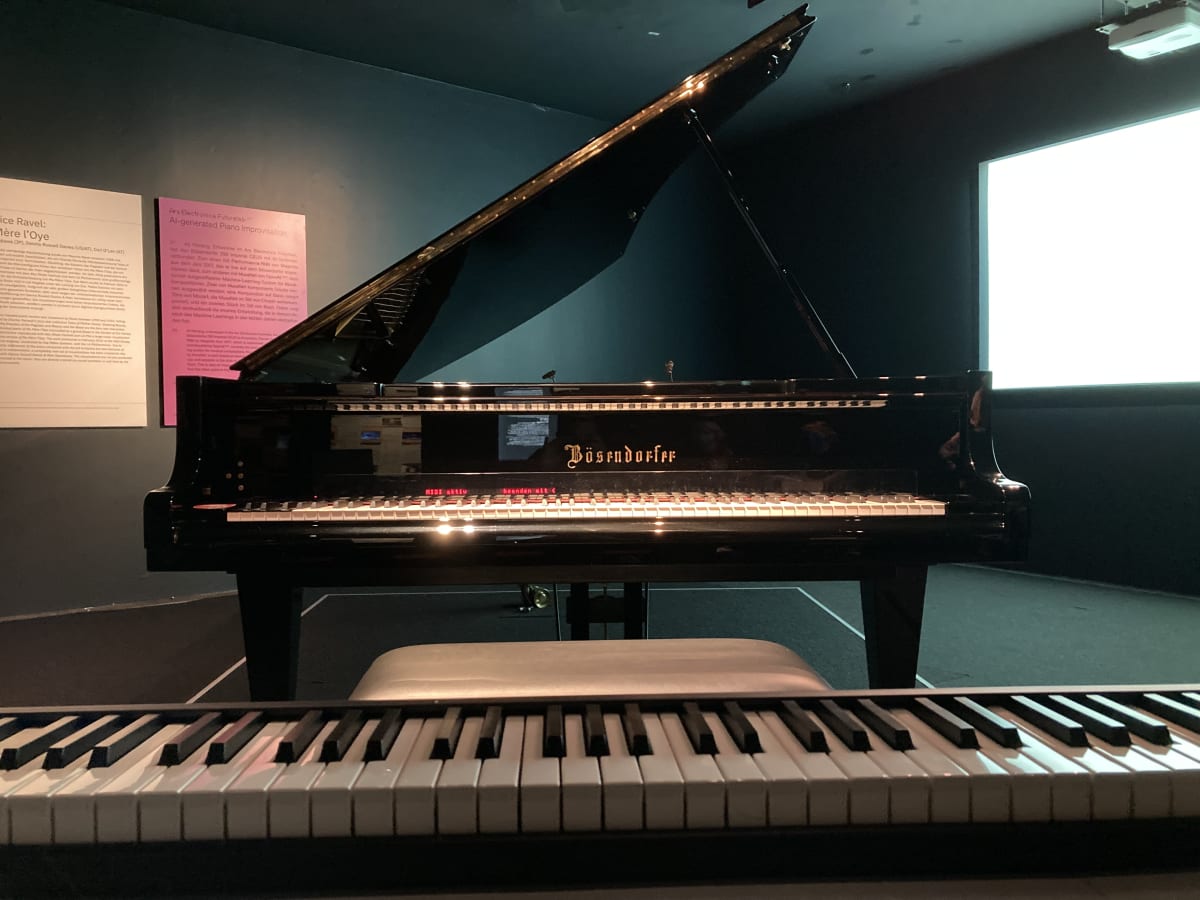 Originální klavír Bösendorfer, na který v muzeu Ars Electronica Center hraje umělá inteligence.
