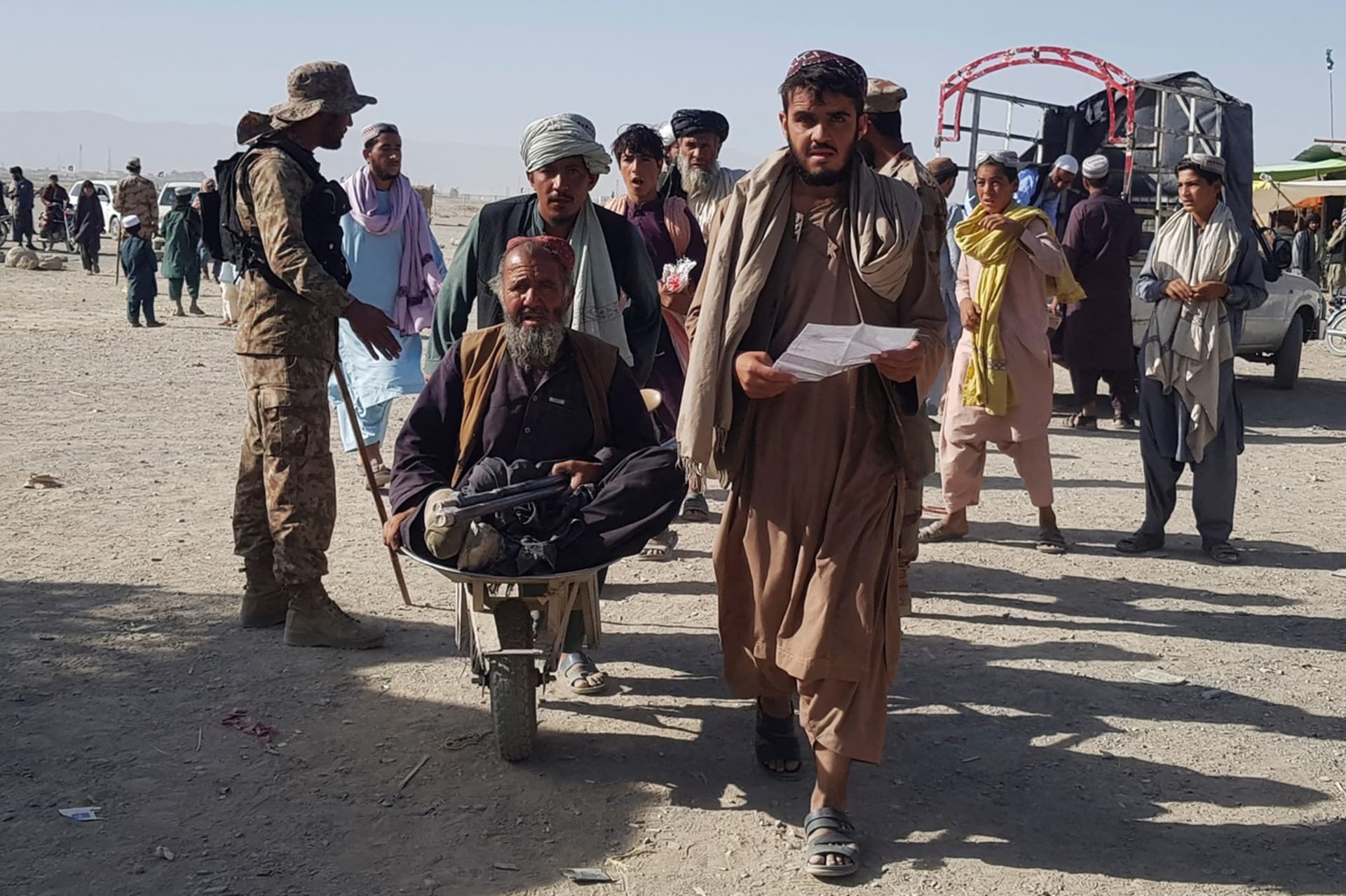 Afghánci prchají ze země