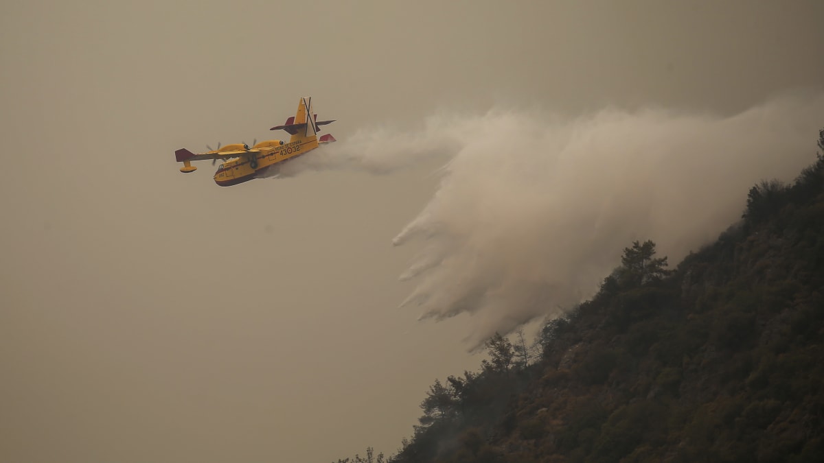 Pět Rusů a tři Turci v sobotu zahynuli na jihu Turecka po pádu letounu, který hasil nový lesní požár. (Ilustrační foto)
