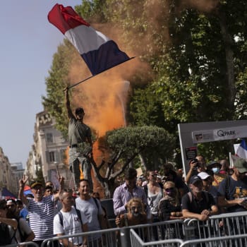 Francouzi už pátou sobotu po sobě protestovali proti covid pasům. 