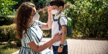 Sledujte ZÁZNAM Hlavních zpráv: Jak to bude s respirátory a restrikcemi ve školách? 