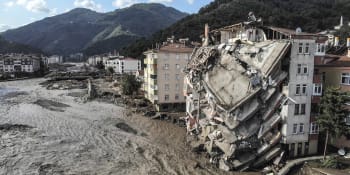 Řádění ničivého živlu OBRAZEM: Turecko sčítá oběti záplav, pohřešovaných jsou stovky