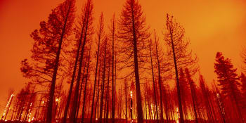 Sledujte ZÁZNAM Hlavních zpráv: Svět sužují požáry. Kde všude ohnivé peklo řádí?