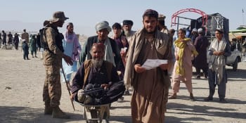 Tálibán dobyl klíčové město Mazáre Šaríf, přibližuje se ke Kábulu. Vládní jednotky prchají