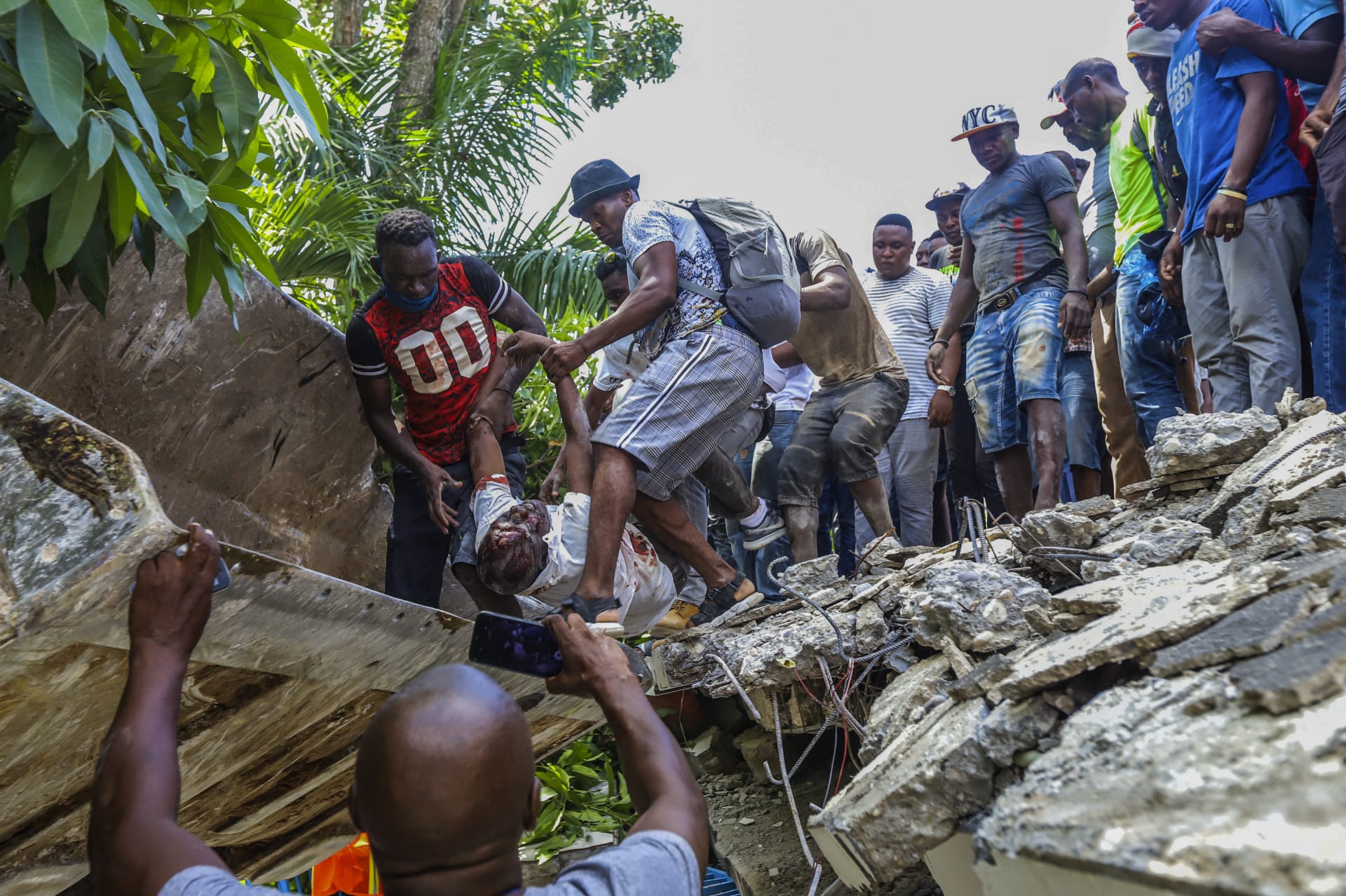 Následky ničivého sobotního zemětřesení na Haiti.