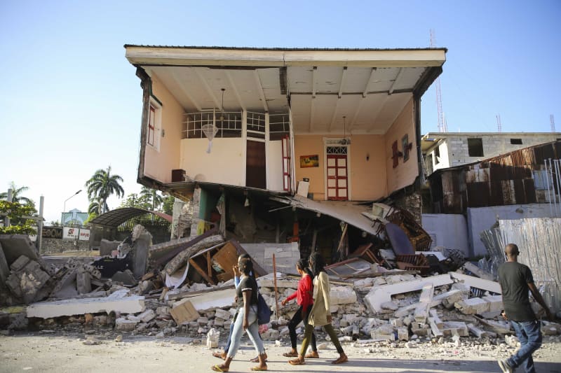 Následky ničivého sobotního zemětřesení na Haiti.